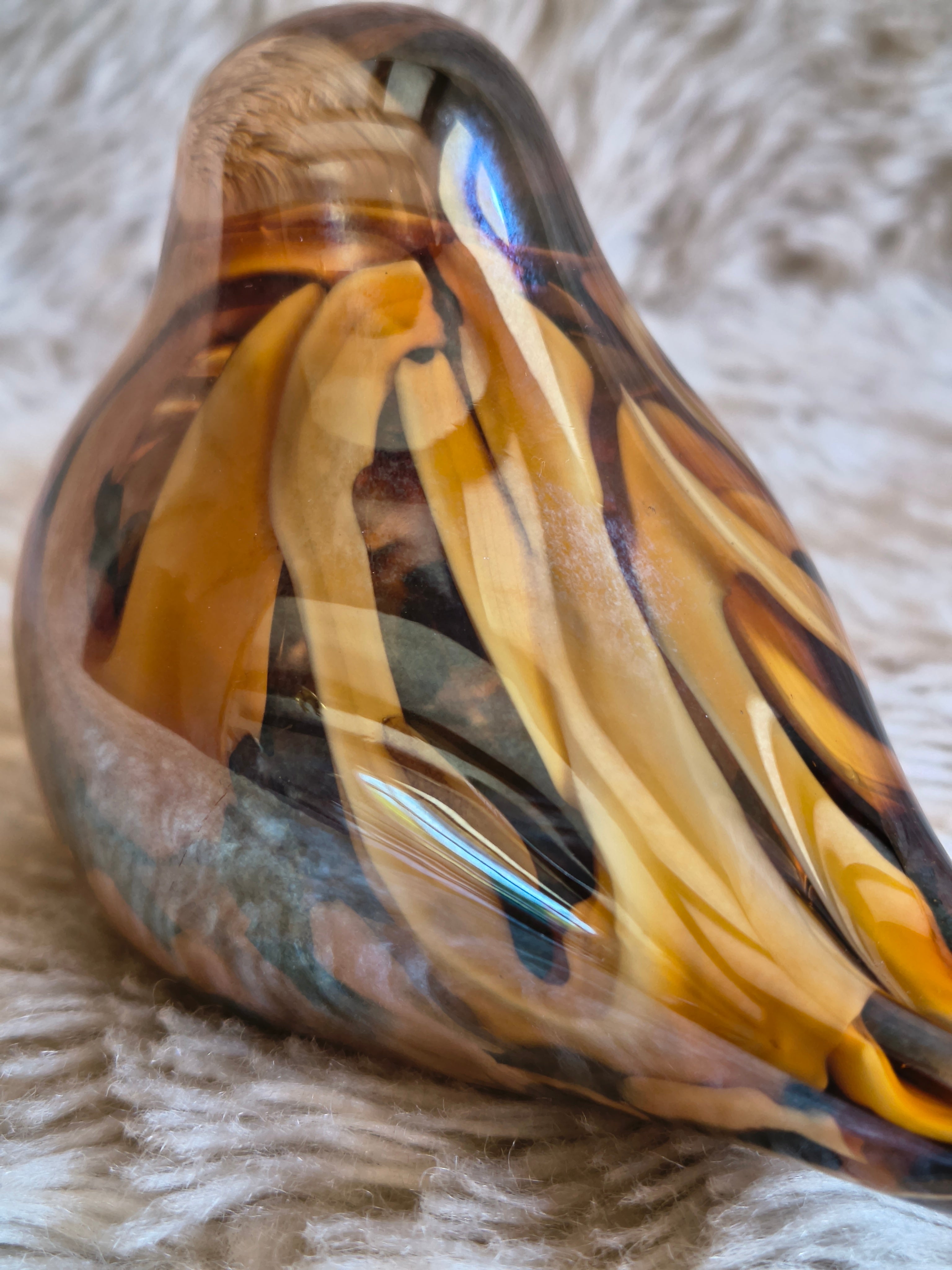 Oiseau couché en verre artisanal style Murano orange marron cuivre