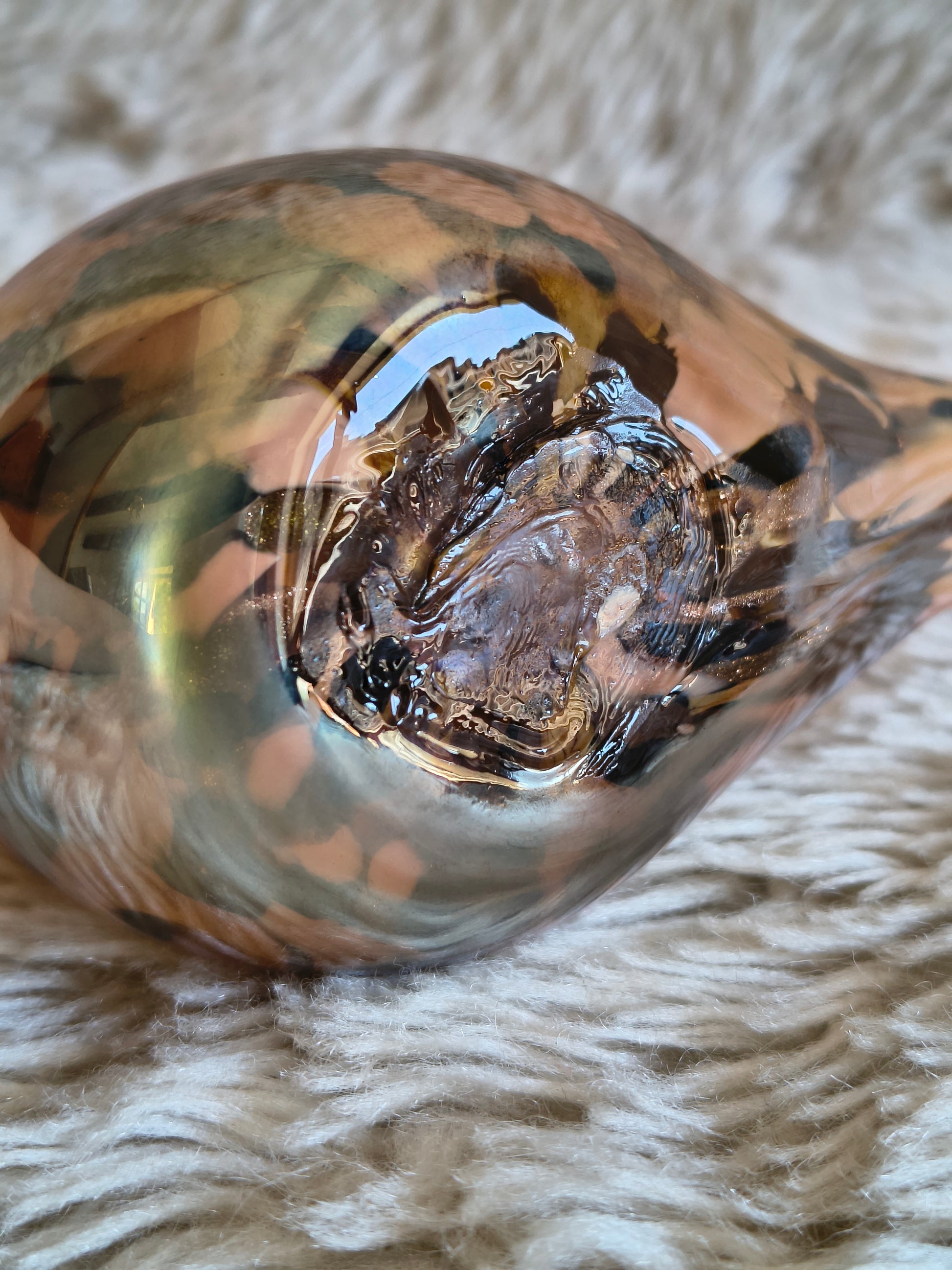 Oiseau couché en verre artisanal style Murano orange marron cuivre