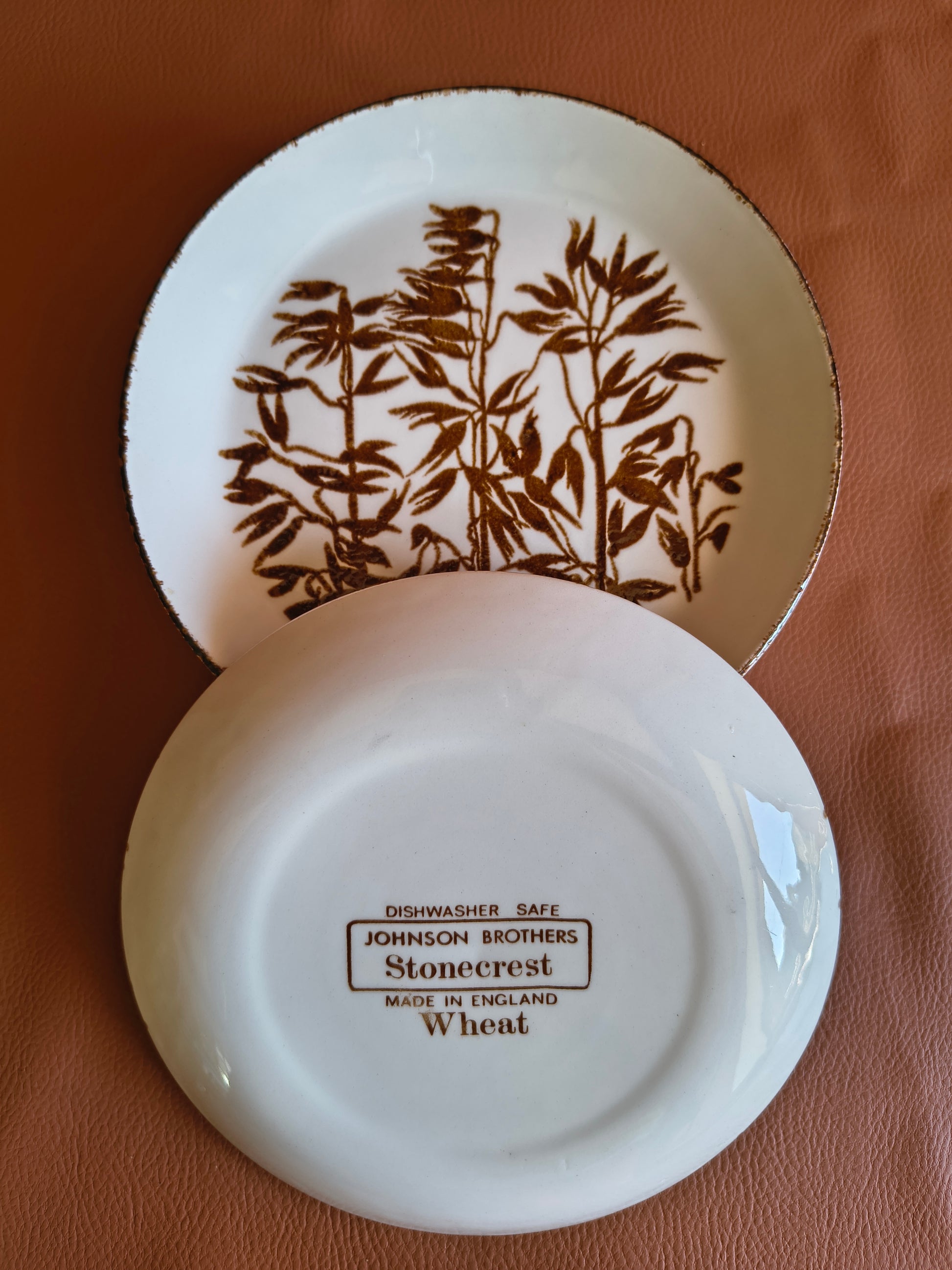 Assiettes à dessert en grès fin anglais Johnson Brothers modèle Wheat