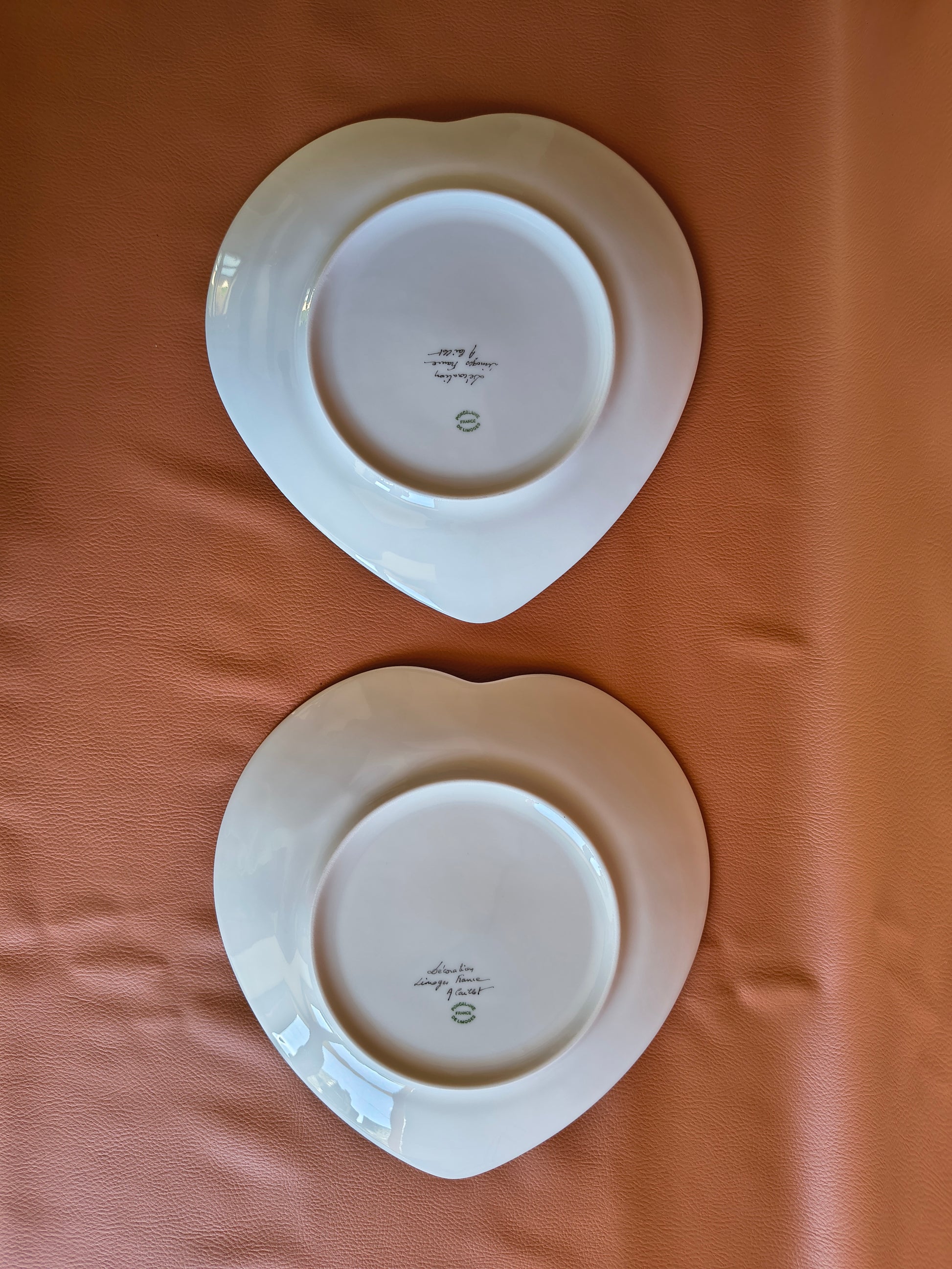 Assiettes coeur en porcelaine de Limoges décor de roses