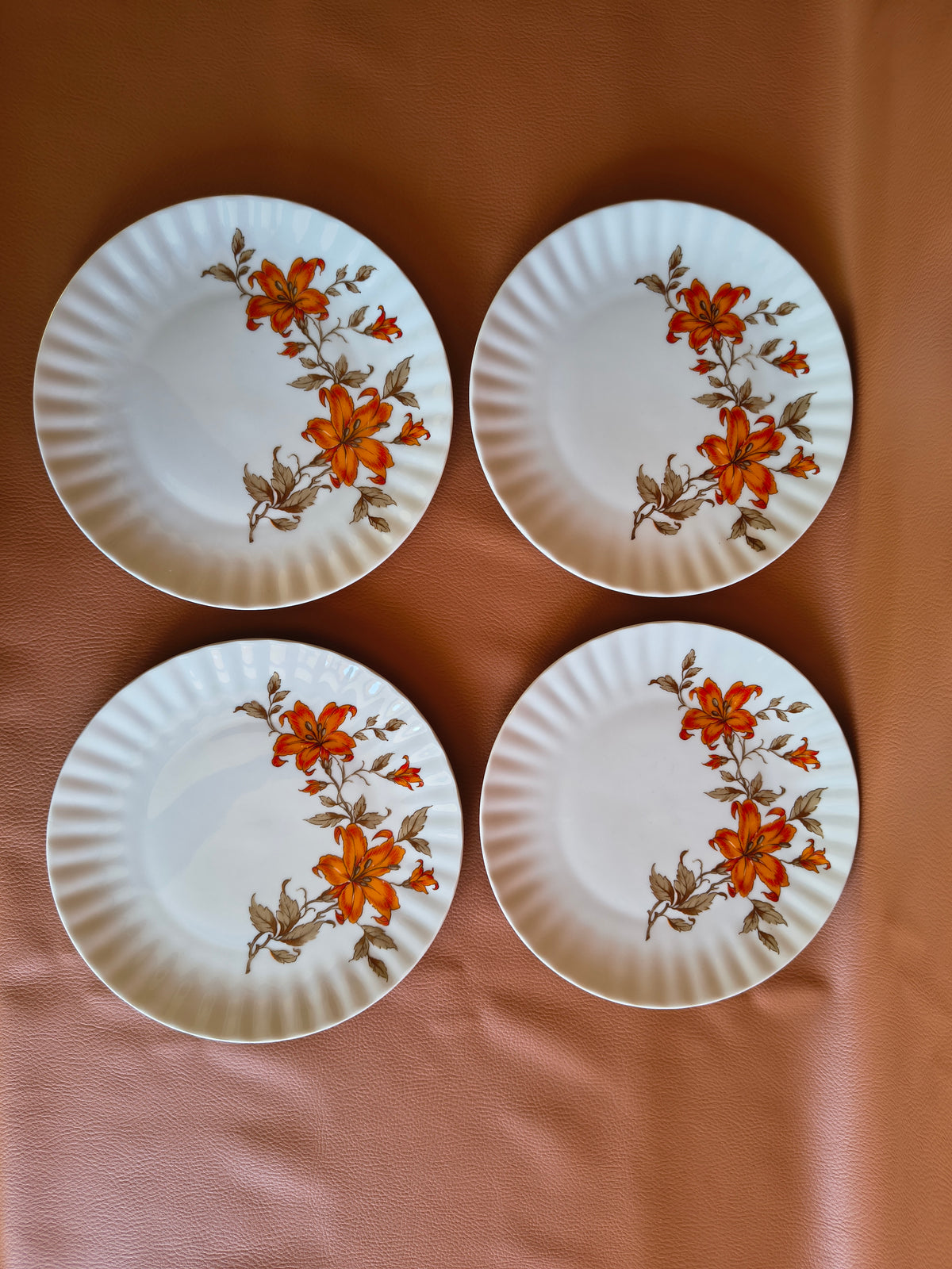 Assiettes à dessert vintage en porcelaine Bavaria Wunsiedel fleurs de lys orange et marrron