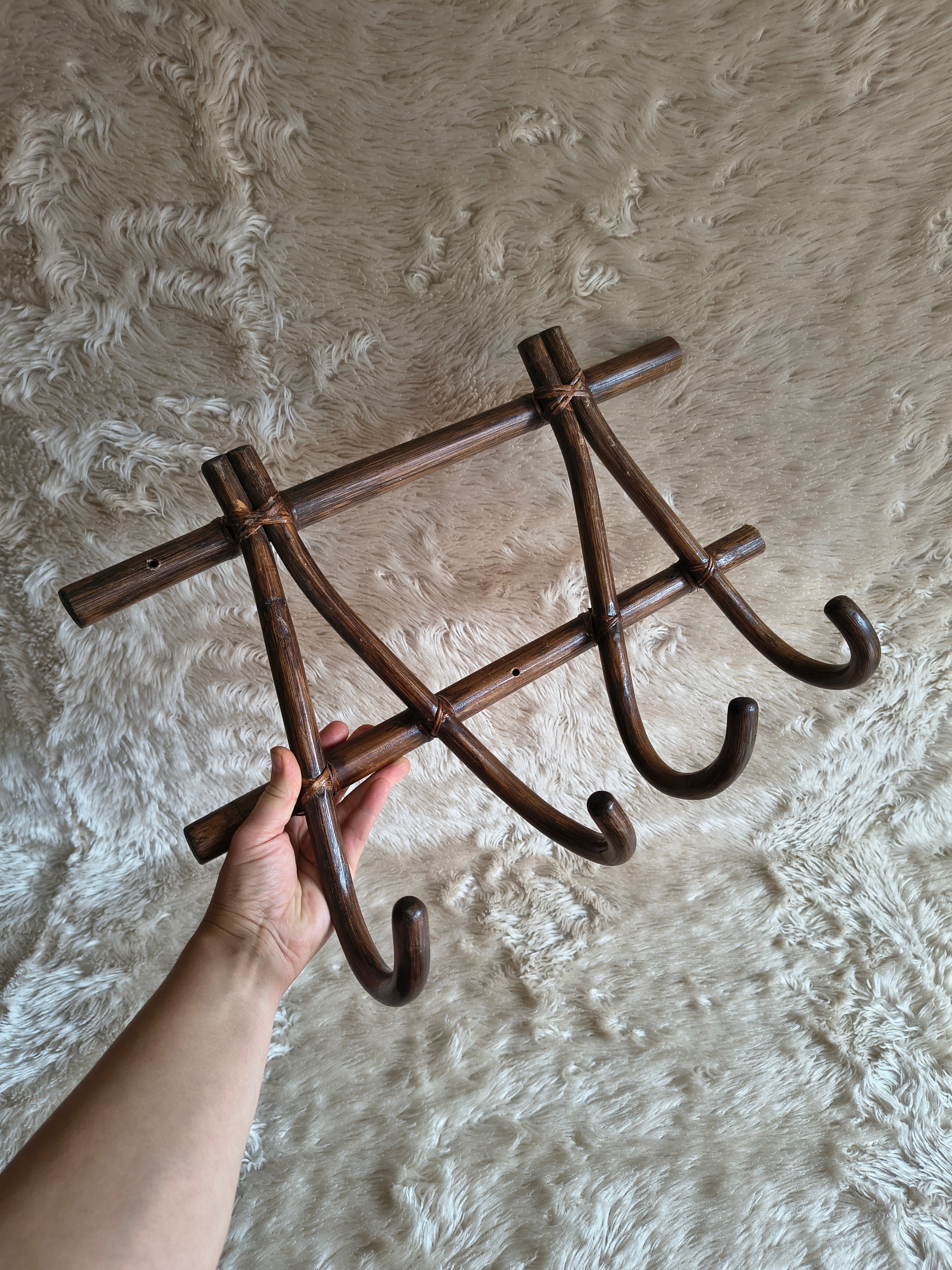 Patère / porte-manteau en rotin vintage #1