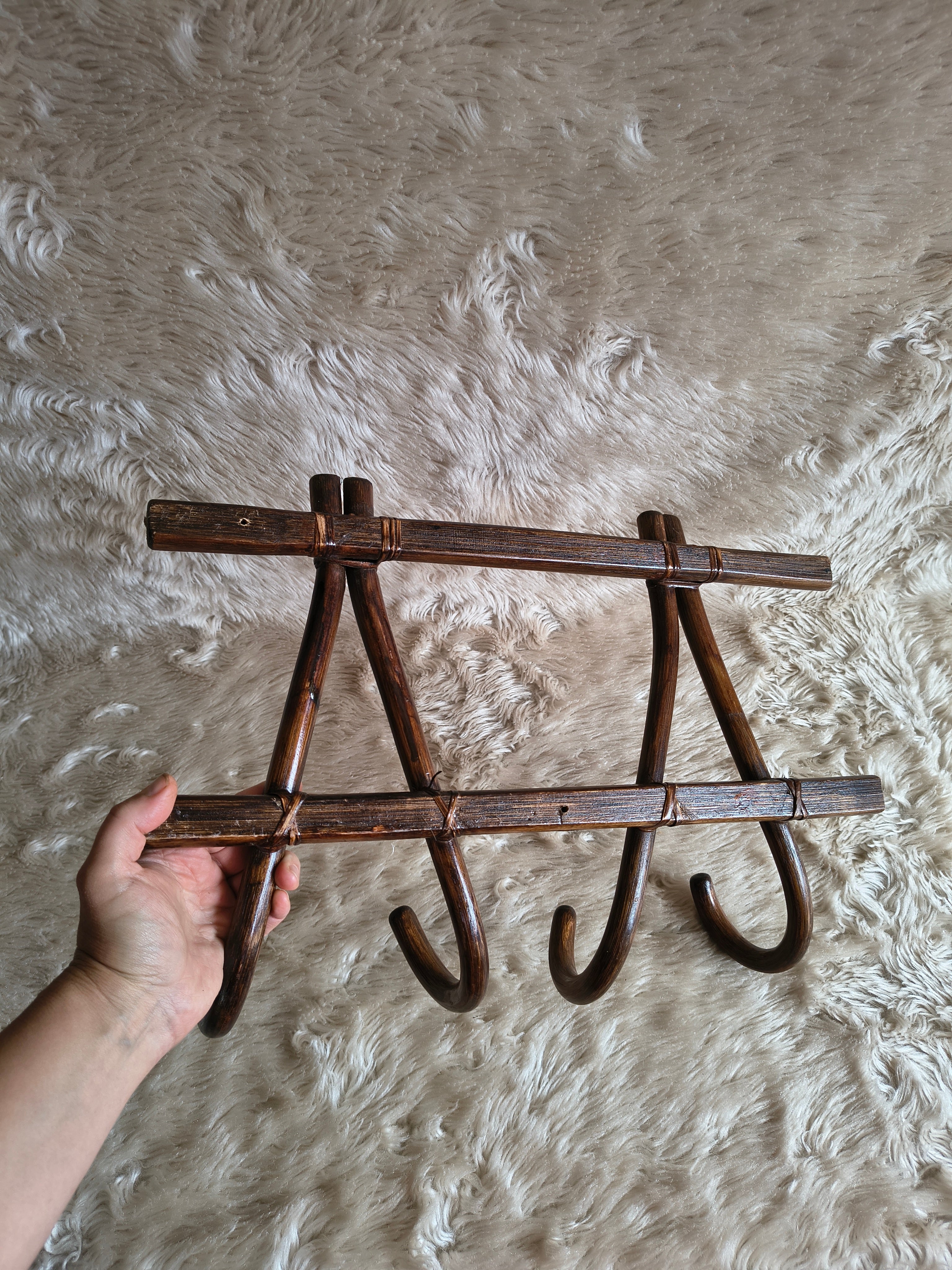 Patère / porte-manteau quadruple en rotin vintage #2