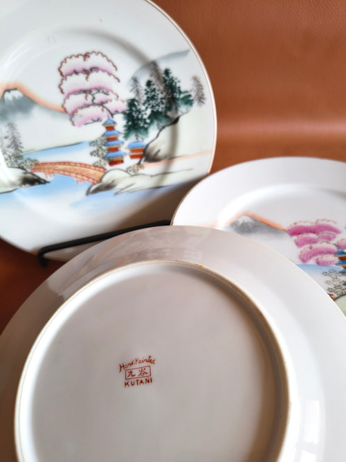 Assiettes en porcelaine japonaise Kutani décor paysage Mont Fuji