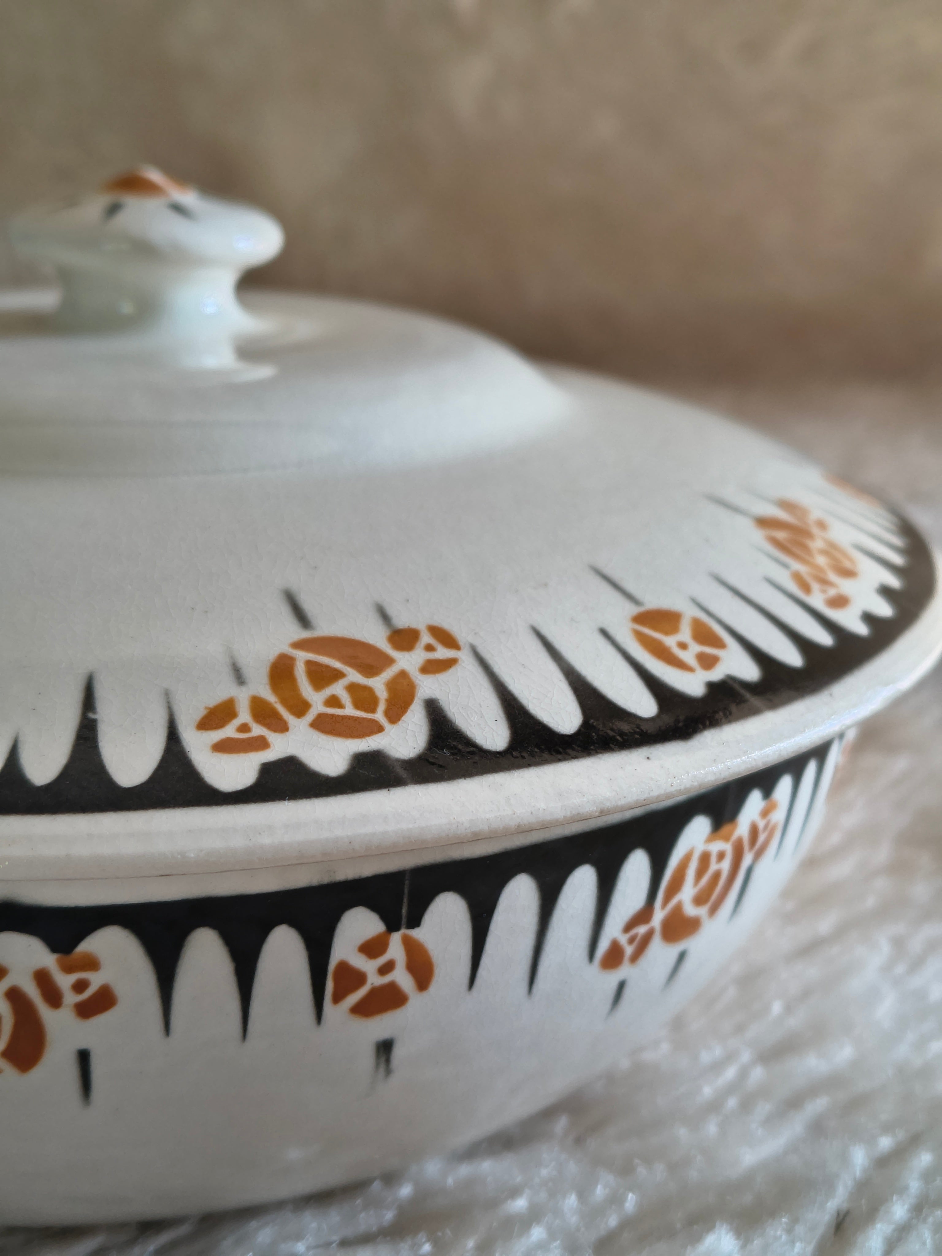 Legumier Art Déco fleurs stylisées orange et noir détail