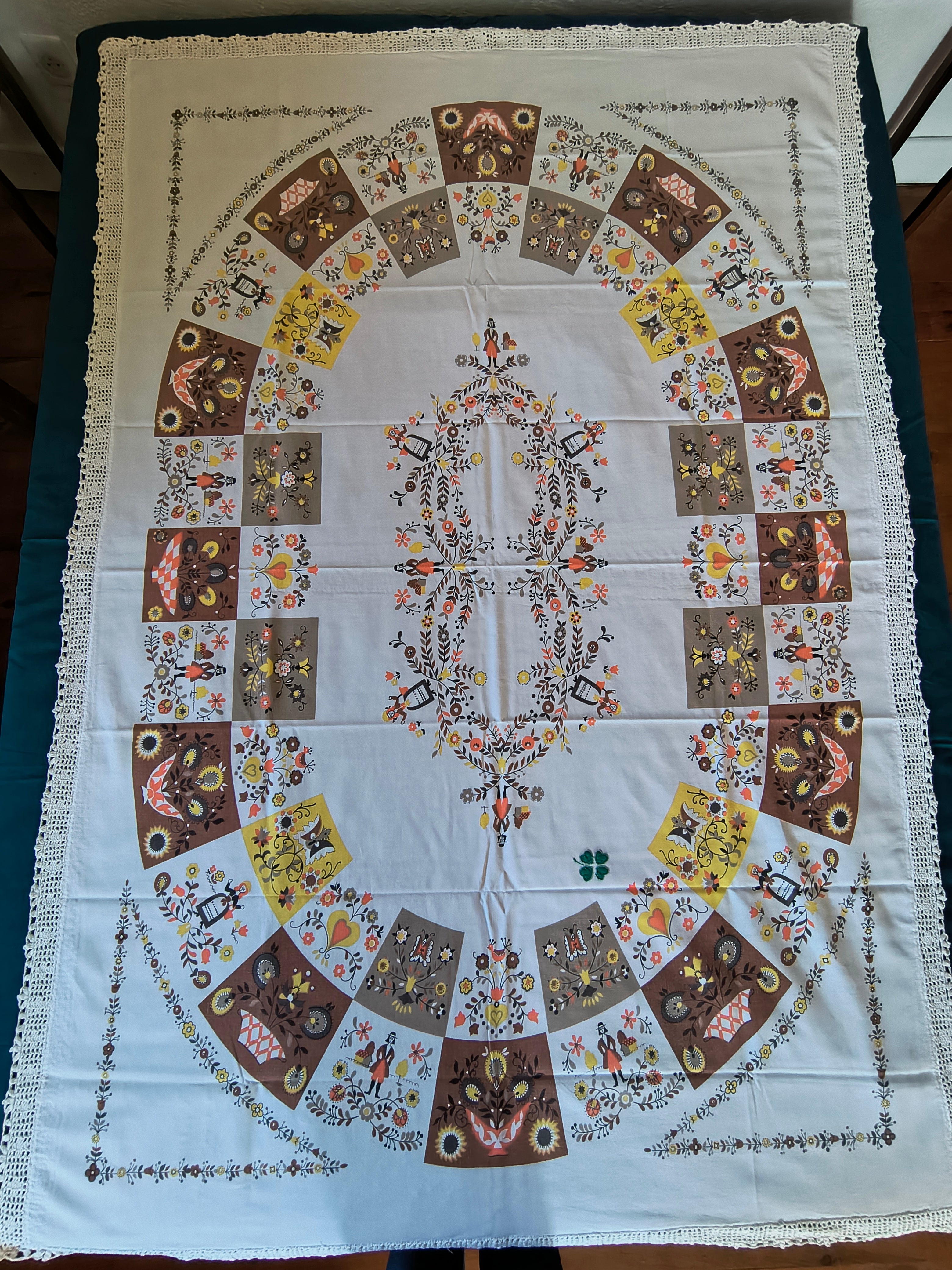 Nappe rectangulaire vintage motifs folkloriques