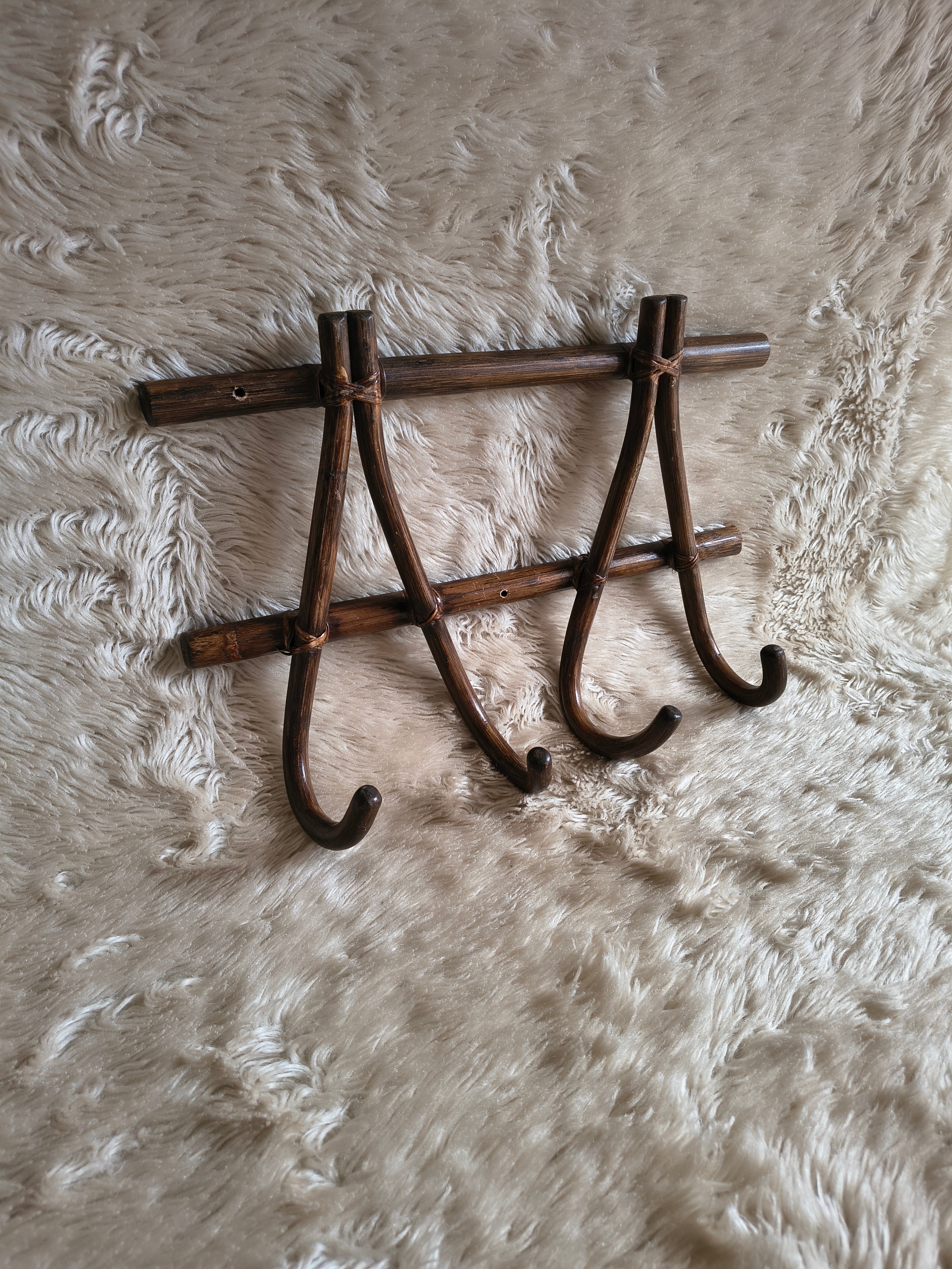 Patère / Porte-manteau en rotin 4 accroches