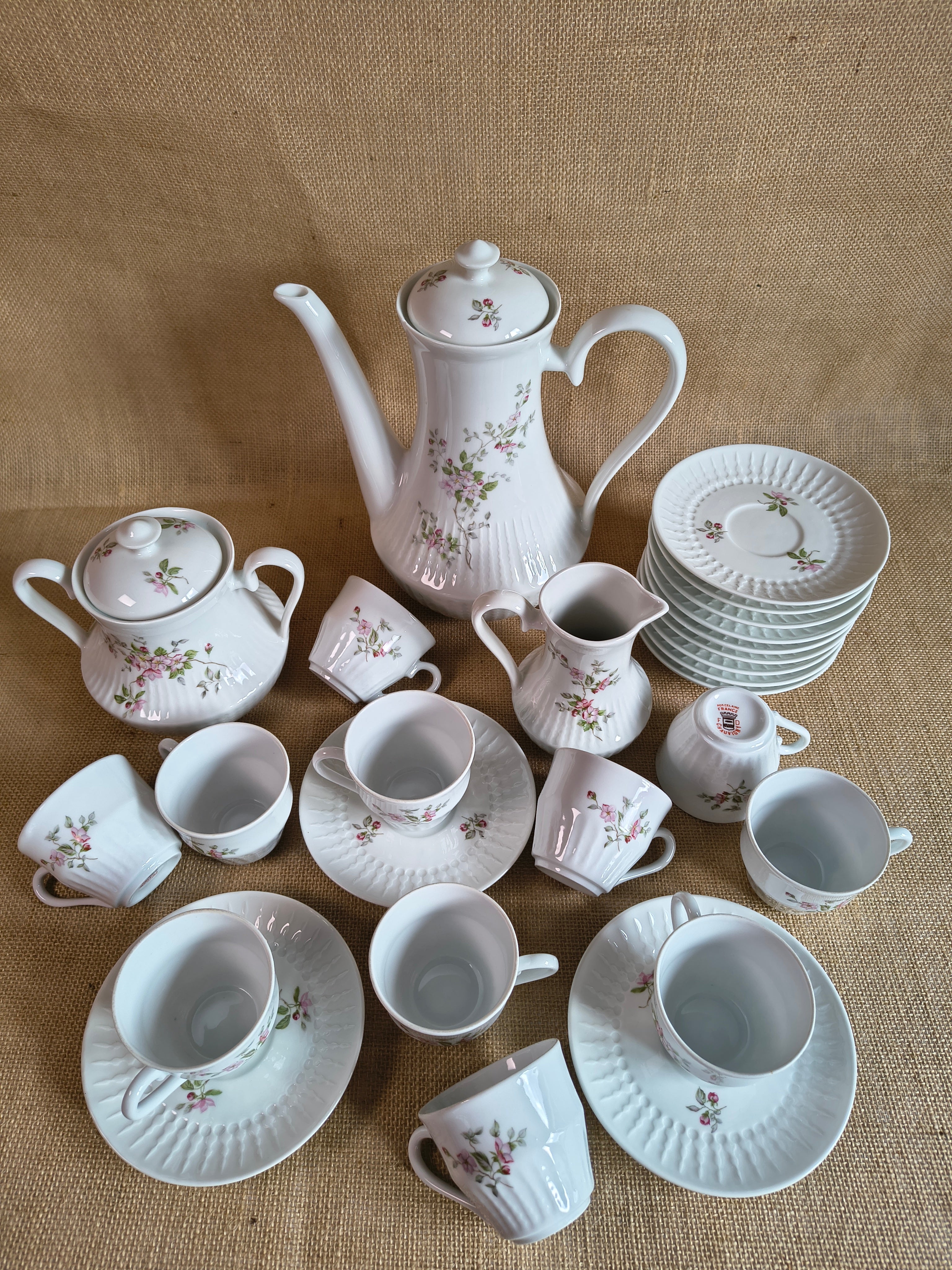 Service à café en porcelaine de Chauvigny petites fleurs romantique