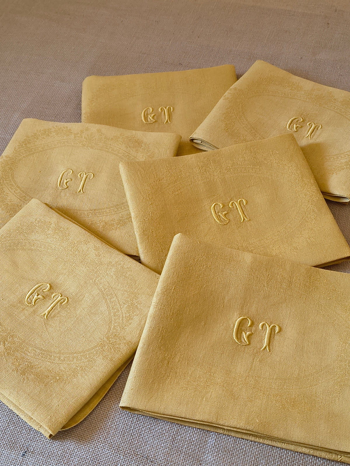 Lot de 6 serviettes en coton jaune damassé monogramme GT