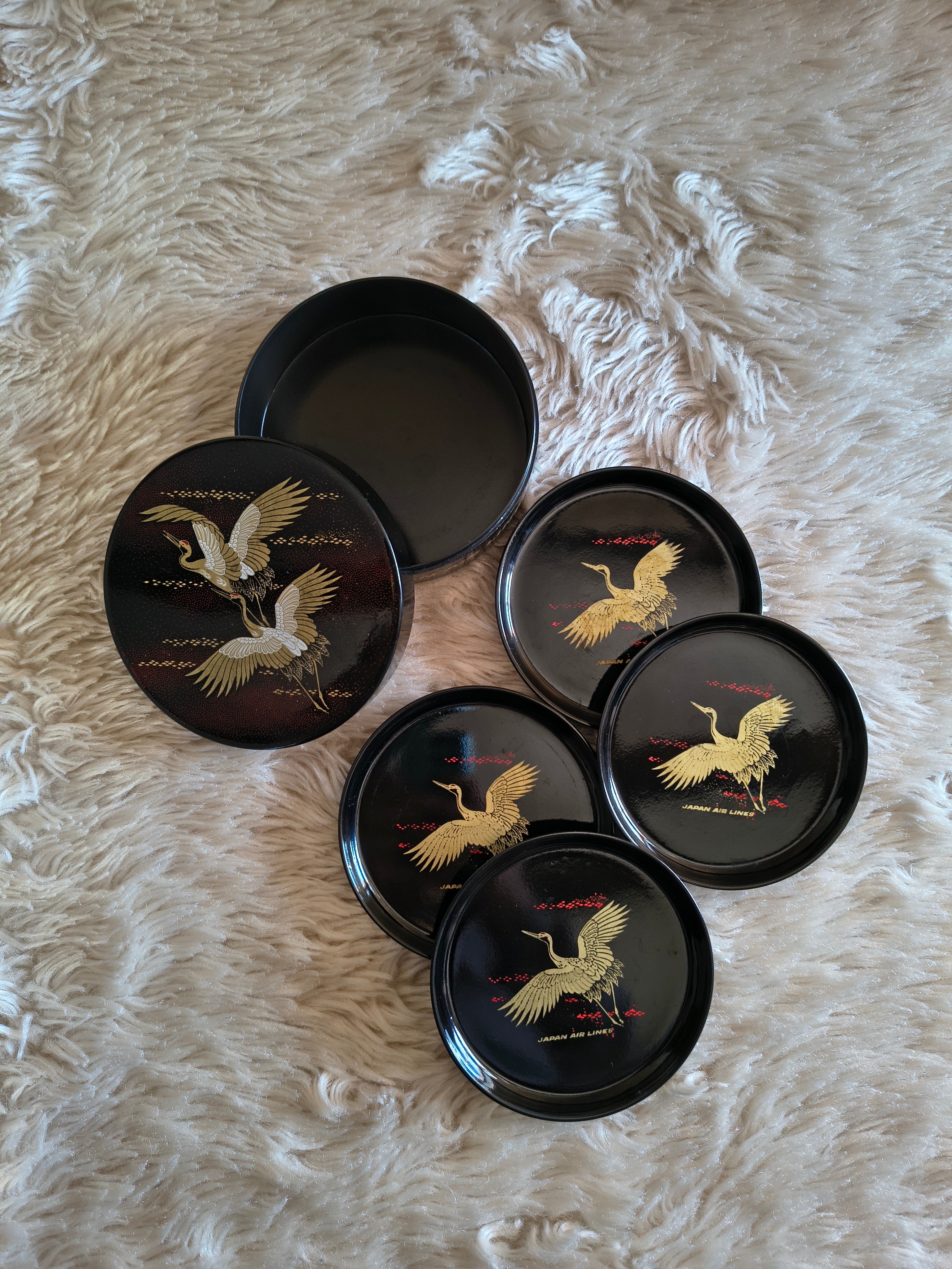 Boite et 4 sous verres vintage Japan Airlines laqué noir décor grues dorées