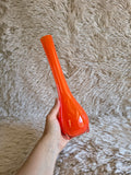 Vase à long col en verre orange